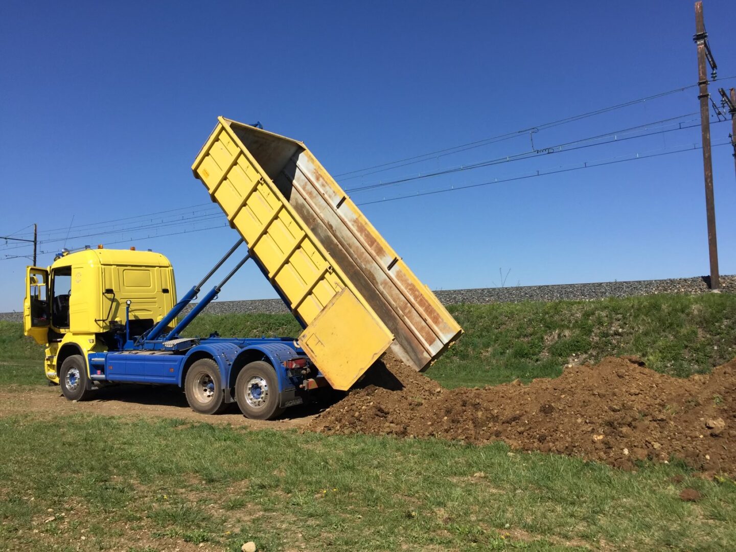 camion benne terre